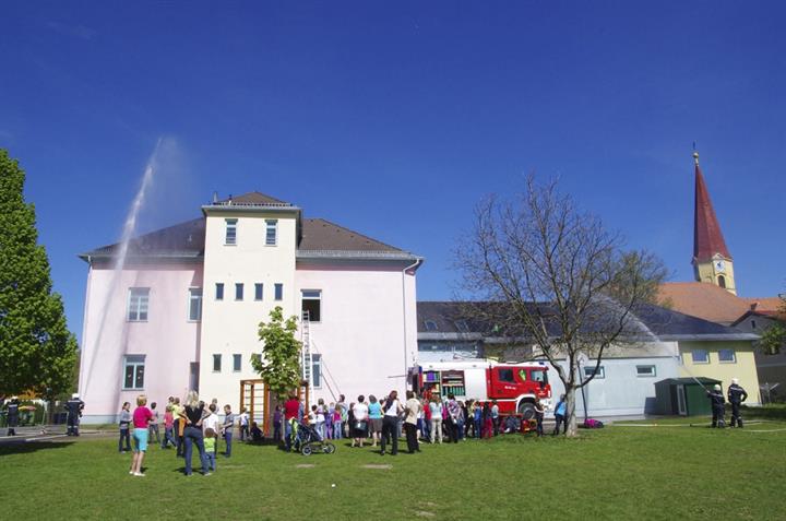 Feuerwehrübung bei der Volksschule
